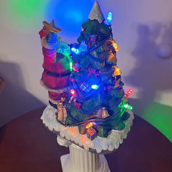 MUSICAL LED HOLIDAY TREE. SANTA  CLAUSE AND LITTLE BEAR 🎅 🐻🎄🌲 - Picture 3 of 11